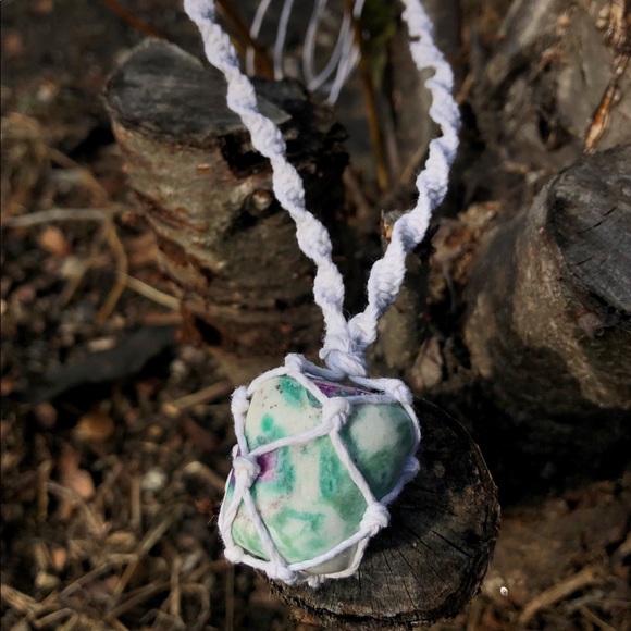 Ruby Fucshite Macrame Necklace - Picture 4 of 7